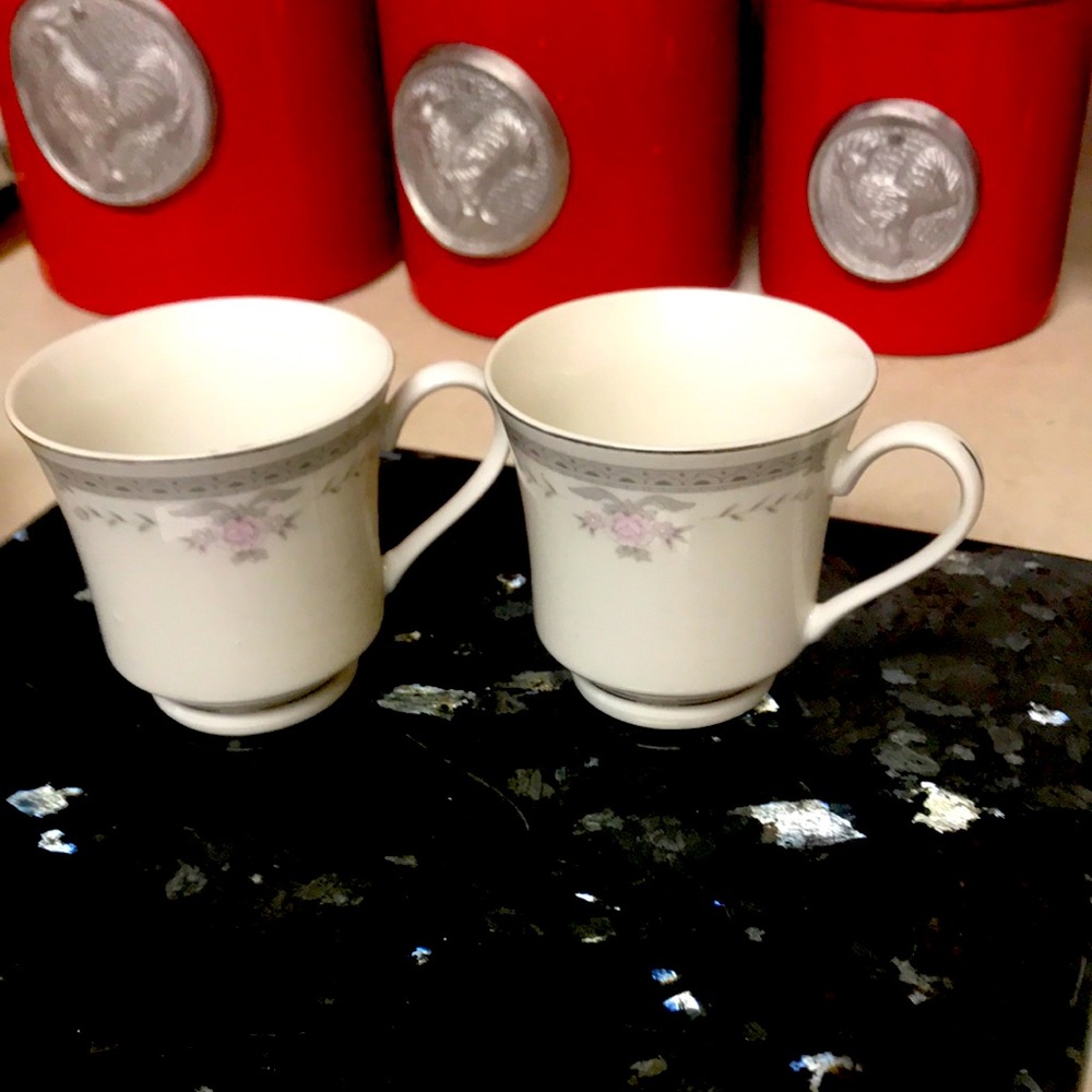 Dynasty fine china made in China set of two